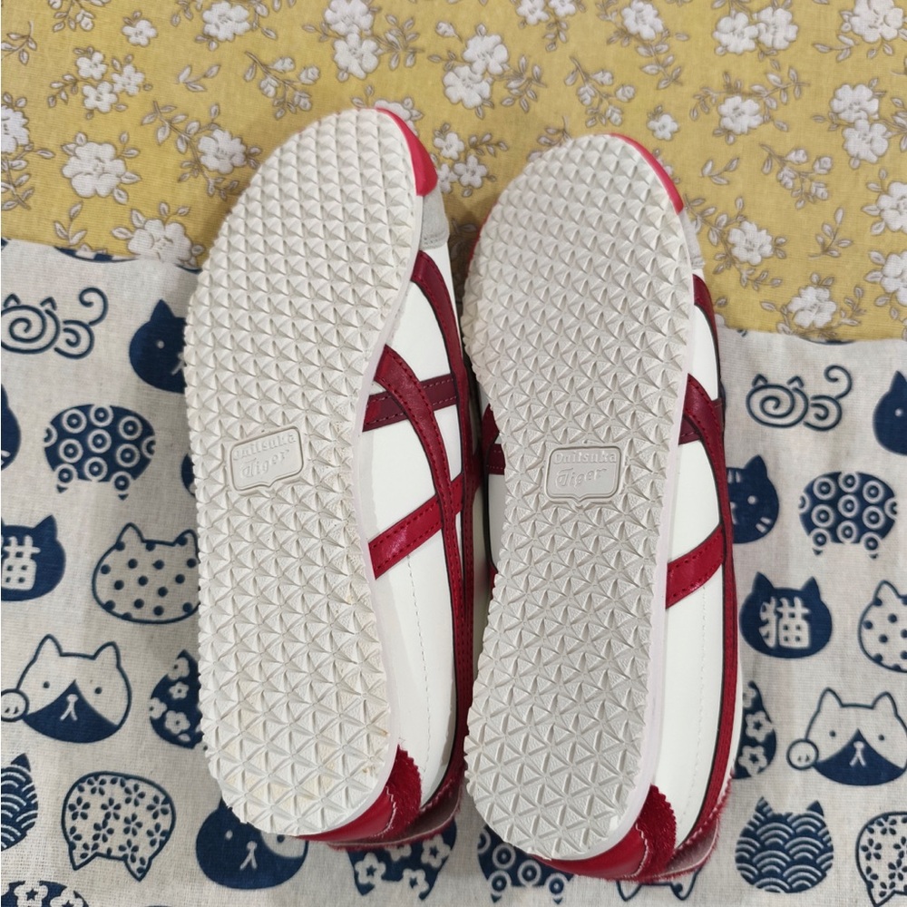 Onitsuka Tiger White Sneakers with Red Accents - Picture 8 of 8